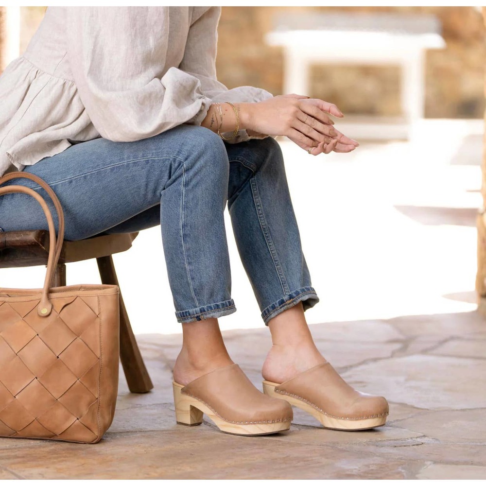 Nisolo Tan Leather Clogs